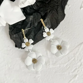 Fehér Romantikus Spray Festmény, Virág Fülbevaló Női Cink Ötvözet Aranyos Virág Kézzel Készített Fülbevaló Strand Ékszerek
