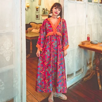 Nyáron új stílus női retro etnikai stílus nyomtatott bobo labdát, V-nyakú, vékony, laza, közepes hosszúságú ruha Csehország utazási strand ruha